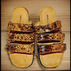 🐍BELLINI🐍 EMBOSSED SNAKE PRINT PATIN LEATHER VELCRO STRAPY SLIDE-ON SANDALS☀️